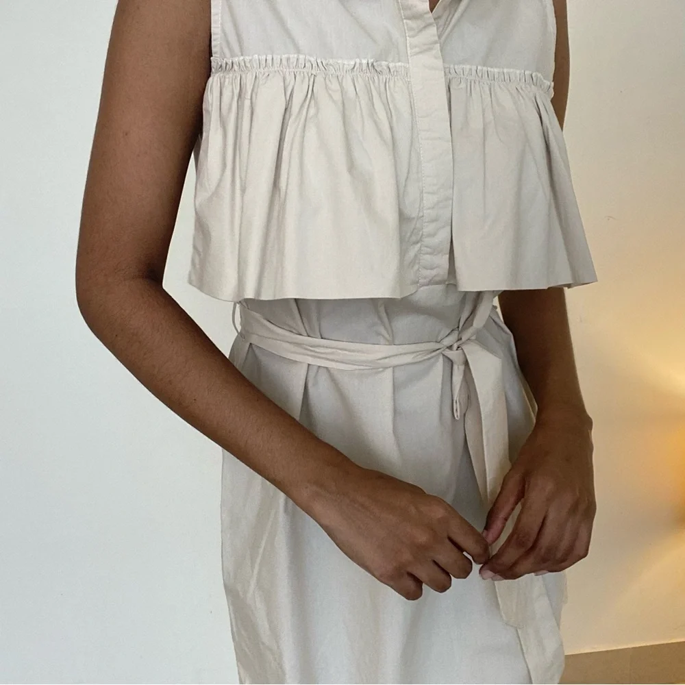 Mango shirt dress with clinched waist belt. Ruffles on top, in cream or beige. - Picture 3 of 6